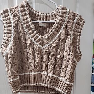 Sleeveless Cropped Cable Knit V-Neck Sweater Vest in Taupe with White Trim
